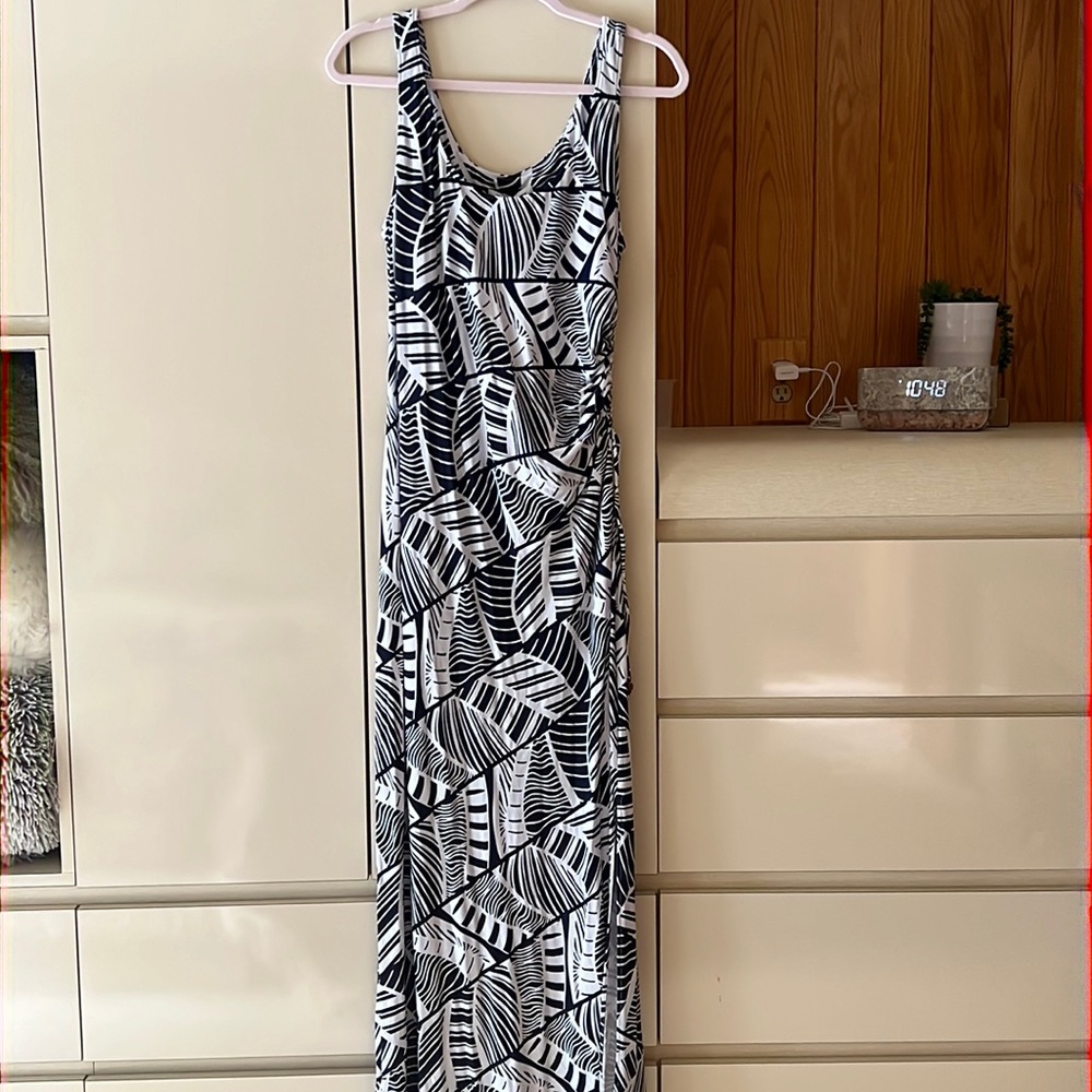 Awesome maxi dress. Medium. Navy n white.